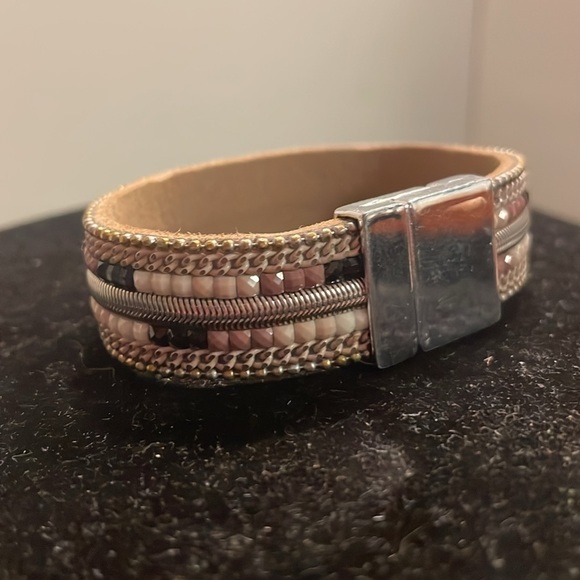 NWOT 7.5” tan leather bracelet with braided and double seed bead layers - Picture 8 of 14